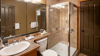 Timberline Lodges by Fernie Lodging Co