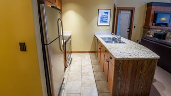 Timberline Lodges by Fernie Lodging Co