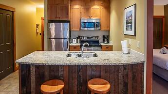 Timberline Lodges by Fernie Lodging Co