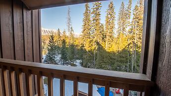Timberline Lodges by Fernie Lodging Co