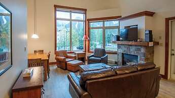 Timberline Lodges by Fernie Lodging Co