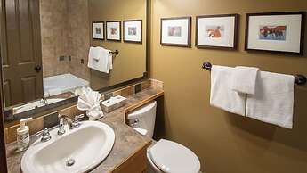 Timberline Lodges by Fernie Lodging Co