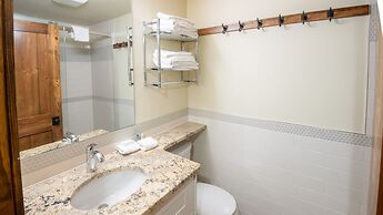 Timberline Lodges by Fernie Lodging Co