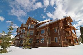 Timberline Lodges by Fernie Lodging Co
