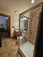 Timberline Lodges by Fernie Lodging Co