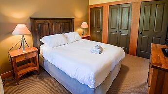 Timberline Lodges by Fernie Lodging Co