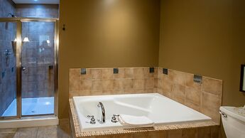 Timberline Lodges by Fernie Lodging Co