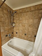 Timberline Lodges by Fernie Lodging Co