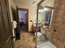 Timberline Lodges by Fernie Lodging Co
