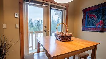 Timberline Lodges by Fernie Lodging Co