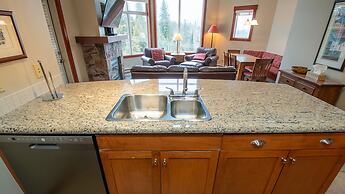 Timberline Lodges by Fernie Lodging Co