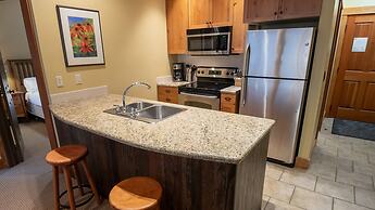 Timberline Lodges by Fernie Lodging Co