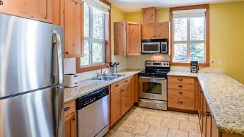 Timberline Lodges by Fernie Lodging Co