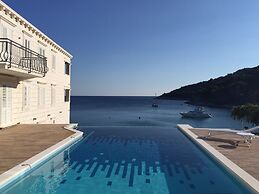 Boutique Pine Tree apartments