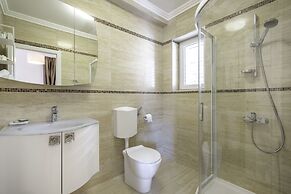 Boutique Pine Tree apartments