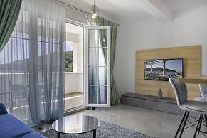 Boutique Pine Tree apartments