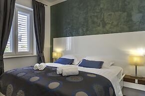 Boutique Pine Tree apartments