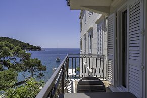 Boutique Pine Tree apartments