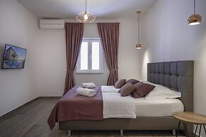 Boutique Pine Tree apartments