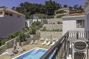 Boutique Pine Tree apartments