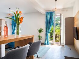 Boutique Pine Tree apartments