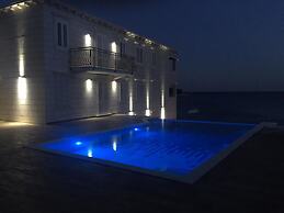 Boutique Pine Tree apartments