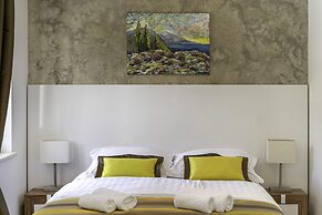 Boutique Pine Tree apartments