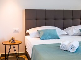 Boutique Pine Tree apartments