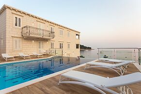 Boutique Pine Tree apartments