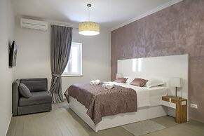 Boutique Pine Tree apartments