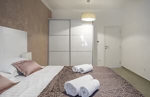 Boutique Pine Tree apartments