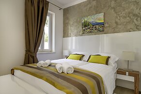 Boutique Pine Tree apartments