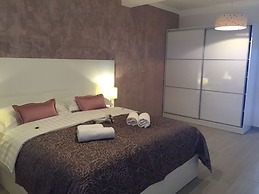 Boutique Pine Tree apartments