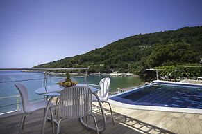 Boutique Pine Tree apartments