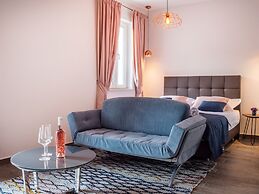 Boutique Pine Tree apartments