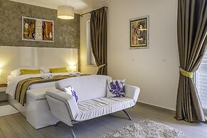 Boutique Pine Tree apartments