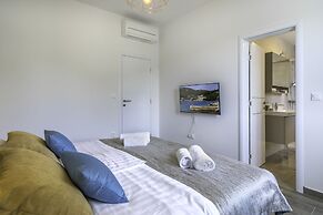 Boutique Pine Tree apartments