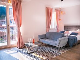 Boutique Pine Tree apartments