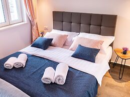 Boutique Pine Tree apartments