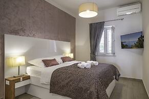 Boutique Pine Tree apartments