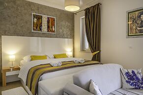 Boutique Pine Tree apartments