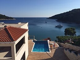 Boutique Pine Tree apartments