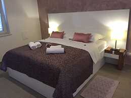 Boutique Pine Tree apartments