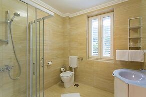 Boutique Pine Tree apartments