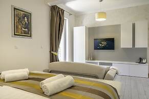 Boutique Pine Tree apartments