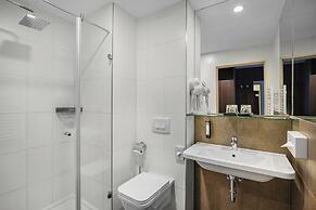 12 Revay Hotel