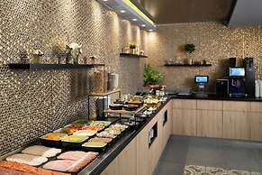 12 Revay Hotel