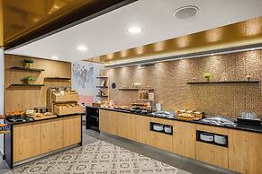 12 Revay Hotel