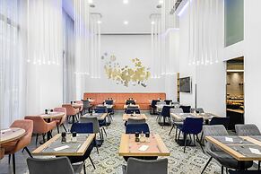 12 Revay Hotel
