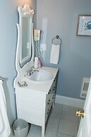 Salt Shaker Deli & Inn